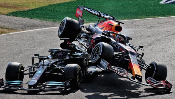 揭秘FIA對於義大利站漢密爾頓和維斯塔潘撞車事件判罰的形成過程