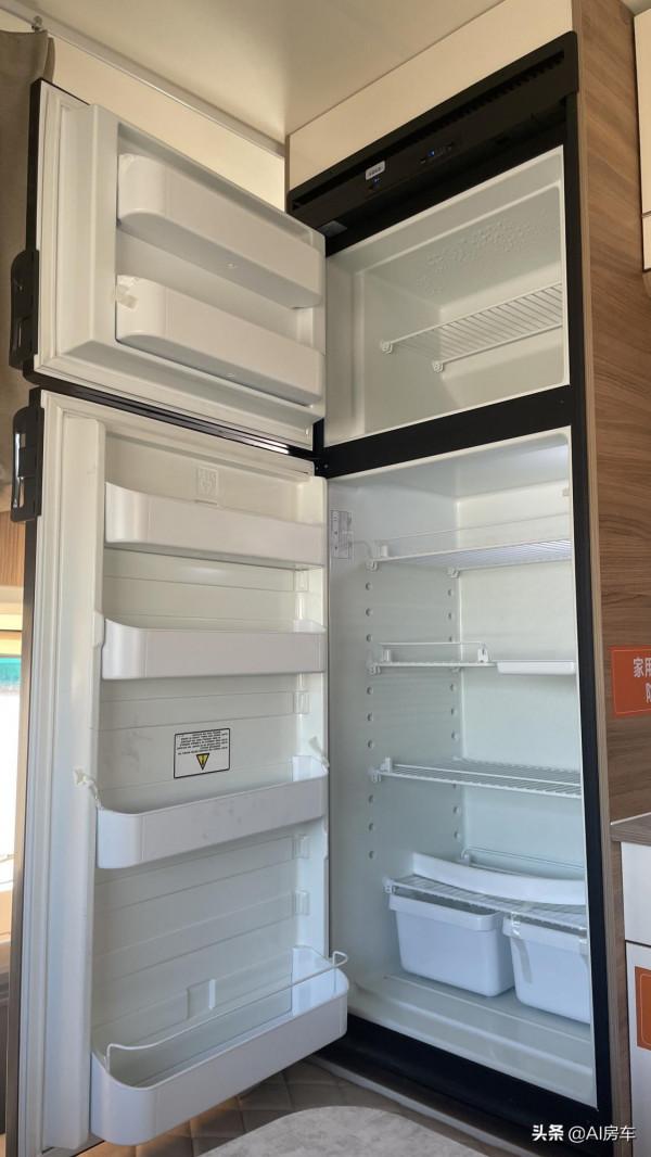 5.2T動力+24V電系統，配置超豪華，實拍國產五十鈴700P輕卡房車