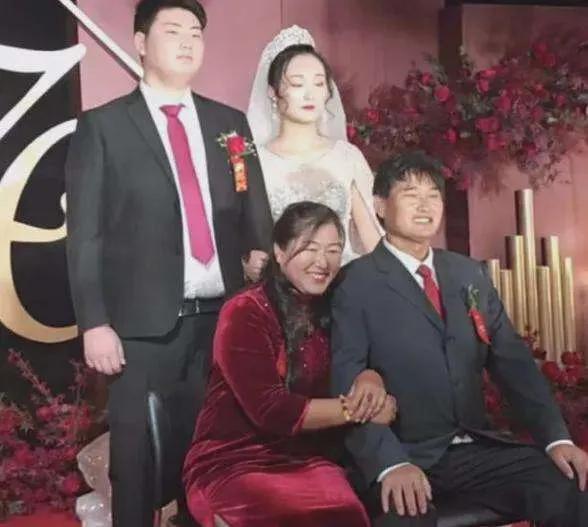 一看就沒瞧上大衣哥全家……