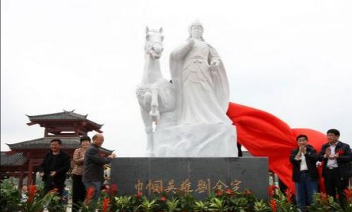 趙匡胤冊封她為兵馬大元帥,輔佐北宋3朝皇帝,被追封為巾幗英雄 趙匡胤冊封她為兵馬大元帥,輔佐北宋3朝皇帝,被追封為巾幗英雄