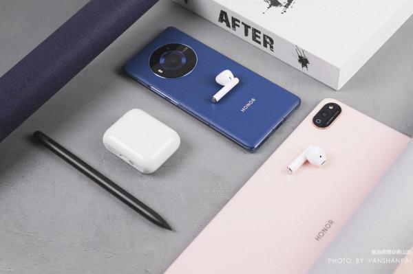 感受耳朵上的科技與藝術，榮耀親選Earbuds X2圖賞