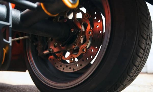 暴走日產皮卡，移植本田CBR摩托發動機