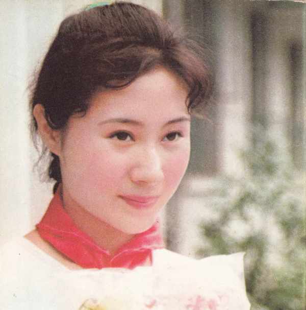 憑《少林寺》爆紅，與李連杰傳緋聞，牧羊女丁嵐為何銷聲匿跡了？