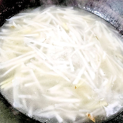 比骨頭湯還營養美味的蘿蔔絲煎蛋湯，簡單易做