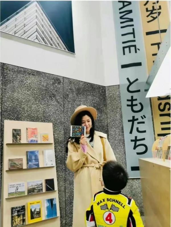 陳妍希帶兒子逛書店 親密互動好暖啊 隔著螢幕都能感覺好幸福 陳妍希帶兒子逛書店 親密互動好暖啊 隔著螢幕都能感覺好幸福