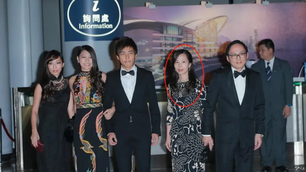 比霍啟剛郭晶晶夫婦更有故事!霍家新晉“神仙情侶”什麼來路? 比霍啟剛郭晶晶夫婦更有故事!霍家新晉“神仙情侶”什麼來路?