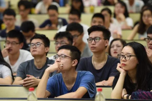 為啥211名校出身的研究生，畢業後多半找不到工作？離不開這3點