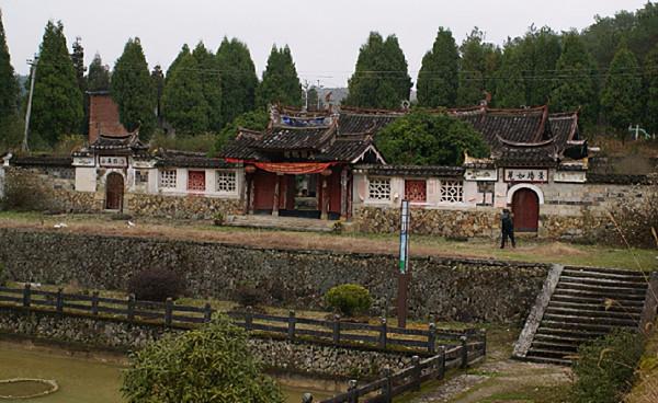 “包青天”包拯後人今何在?35代後人:默默守護包氏祠堂卻不打工 “包青天”包拯後人今何在?35代後人:默默守護包氏祠堂卻不打工