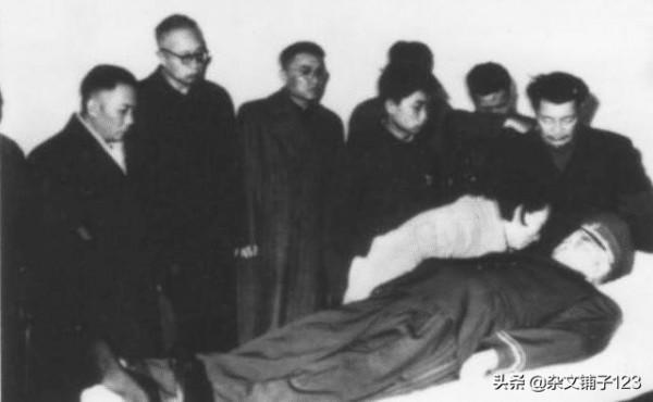 1961年陳賡病逝,臨終前拉著兒子的手:我死後,你會不會哭我啊? 1961年陳賡病逝,臨終前拉著兒子的手:我死後,你會不會哭我啊?