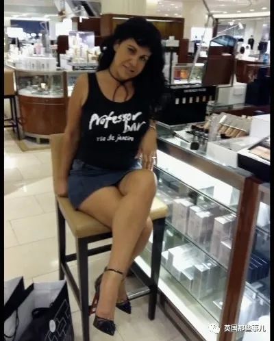 她用高跟鞋連扎25下將男友殺死，然而她卻有完全不同的說法