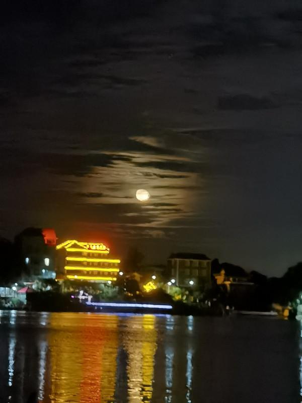 中魚切線始終是一種遺憾但也是釣魚的魅力所在，最終擒獲巨型羅非