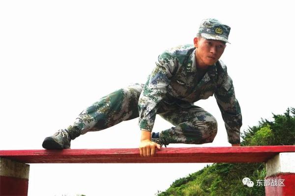 他當兵第二年榮立三等功，這次又連奪3塊金牌