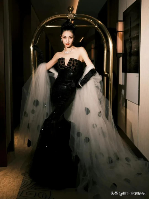 女明星們紅毯造型翻車了？也太捲了