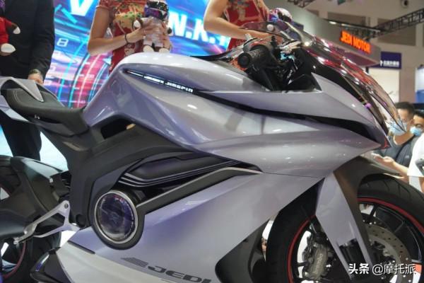 摩展新彩蛋:國內最大仿賽車型傑迪VISION K750亮相 摩展新彩蛋:國內最大仿賽車型傑迪VISION K750亮相