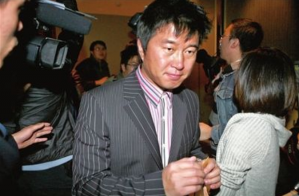 滿文軍的毀滅史，被抓後指控妻子吸毒，就這樣改寫了他的結局