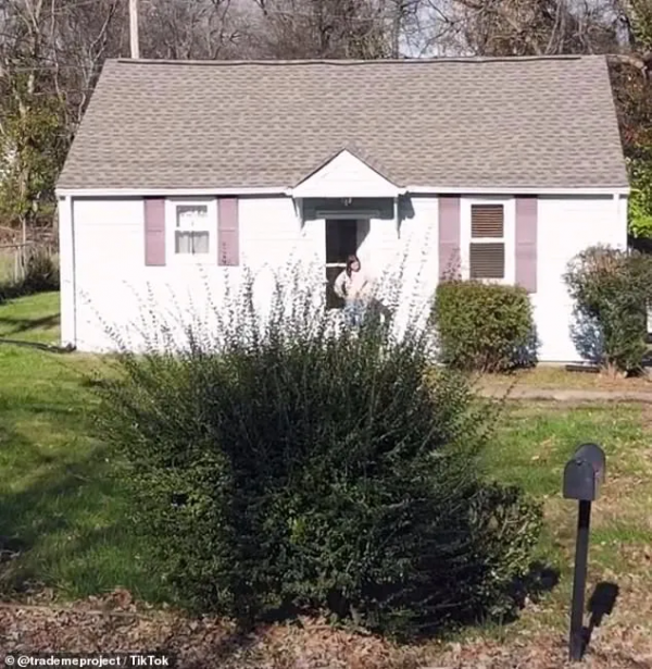 這個妹子用一根髮卡換一套房，順便成了500萬粉的網紅