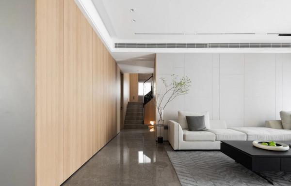 她家客廳太有顏值了，一進門就被吸引，喜歡這樣簡單不花哨的裝修