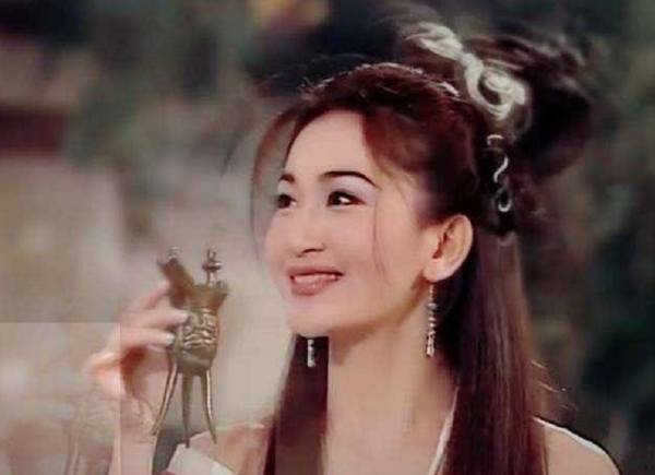 6位不靠煙燻妝黑化的“蛇蠍美人”,誰才是你的童年陰影? 6位不靠煙燻妝黑化的“蛇蠍美人”,誰才是你的童年陰影?