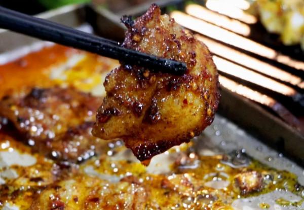 廣西阿姨和黑暗料理槓上了,店裡全是重口味,讓客人大開眼界 廣西阿姨和黑暗料理槓上了,店裡全是重口味,讓客人大開眼界