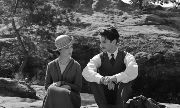 謊言是彩色的,現實是黑白的 謊言是彩色的,現實是黑白的