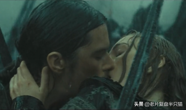 用&OpenCurlyDoubleQuote;人物傳記&rdquo;的方式開啟《加勒比海盜》，電影終於看明白了