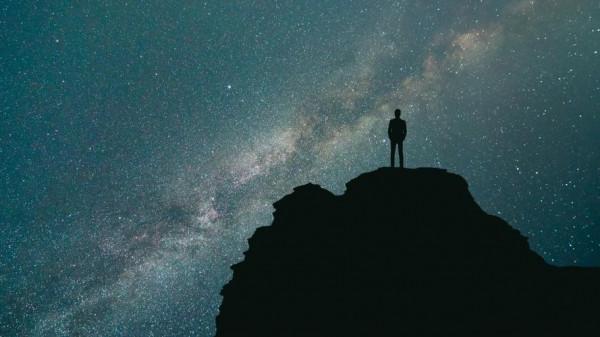 如何讓遙遠的外星文明知道人類的存在？一個超大的鐳射器就可以