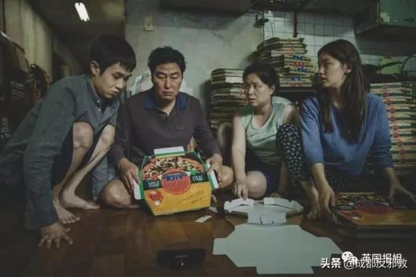 陰冷潮溼、蟑螂亂竄,住在半地下室是許多韓國人的真實日常 陰冷潮溼、蟑螂亂竄,住在半地下室是許多韓國人的真實日常