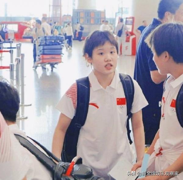 17歲張家齊接長髮,黑色齊劉海搶鏡,從芭比娃娃變甜美妹子? 17歲張家齊接長髮,黑色齊劉海搶鏡,從芭比娃娃變甜美妹子?