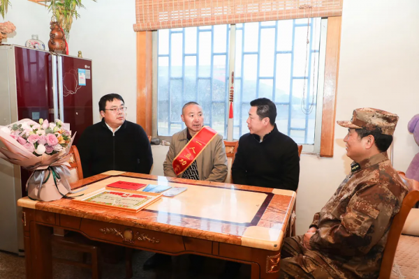 有排面！春節送喜報，軍人家庭最好的&OpenCurlyDoubleQuote;年貨&rdquo;