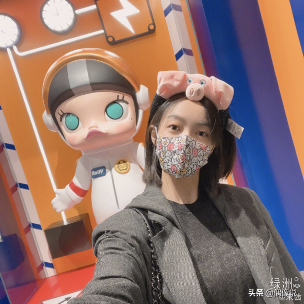 Angelababy曬與Molly的合照,學Molly嘟嘴,原相機下的五官好標緻 Angelababy曬與Molly的合照,學Molly嘟嘴,原相機下的五官好標緻