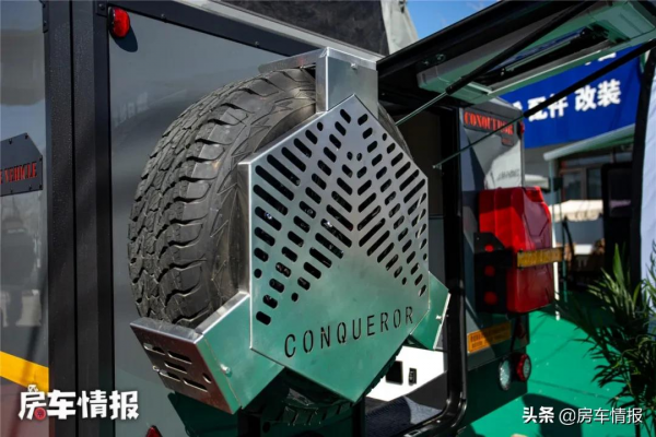 10.8萬的越野房車,能洗澡做飯適合2大1小,開門方式像戰車 10.8萬的越野房車,能洗澡做飯適合2大1小,開門方式像戰車