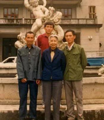 她官至中組部副部長，兒子卻當了一輩子農民，孫子想進城也被婉拒