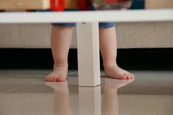 反覆“揪襪子”的快樂,小寶寶有更深的體會,新手爸媽別嫌煩哦 反覆“揪襪子”的快樂,小寶寶有更深的體會,新手爸媽別嫌煩哦