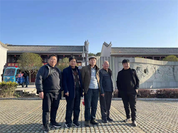 湖北省古玩藏品研究會書畫研究分會和錢幣郵卡分會一日遊活動紀實