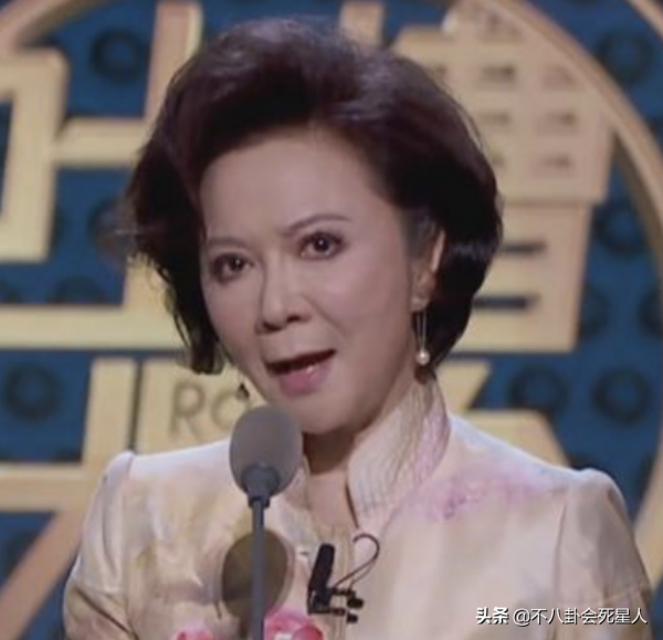 中年女星整容後遺症一堆！臉像鞋拔子，不敢做大表情，演戲沒法看