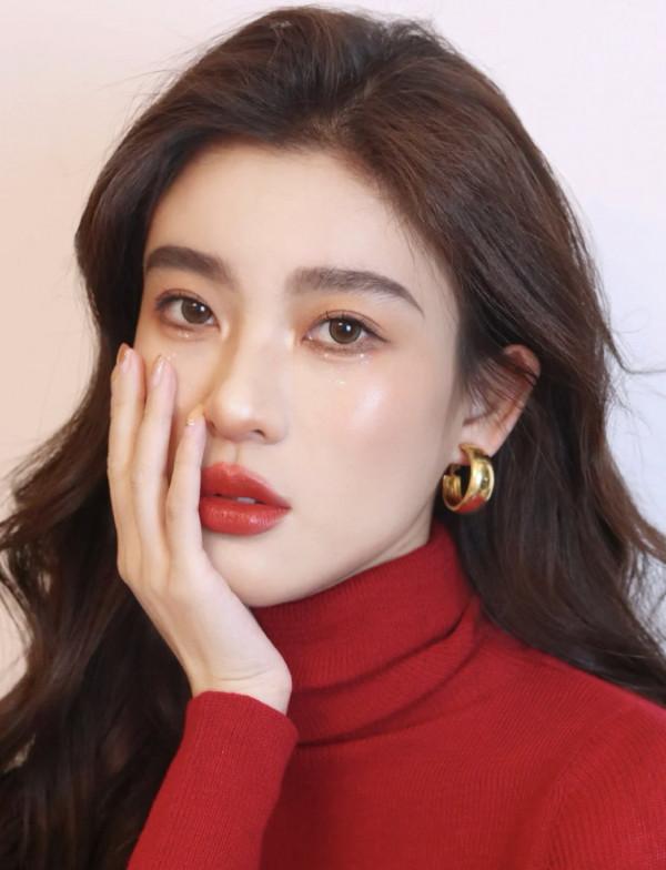 新年口紅少買正紅色,多選這幾種色號,顯白低調,見家長塗也合適 新年口紅少買正紅色,多選這幾種色號,顯白低調,見家長塗也合適