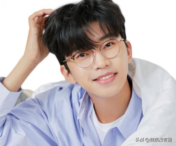 打敗姜丹尼爾、防彈少年團們,林英雄獲“最佳男歌手”投票第一 打敗姜丹尼爾、防彈少年團們,林英雄獲“最佳男歌手”投票第一