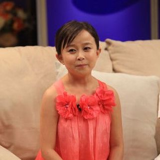 朱潔:身高1米24,23歲嫁侏儒症秦學士後,月入過萬,活成小公主 朱潔:身高1米24,23歲嫁侏儒症秦學士後,月入過萬,活成小公主