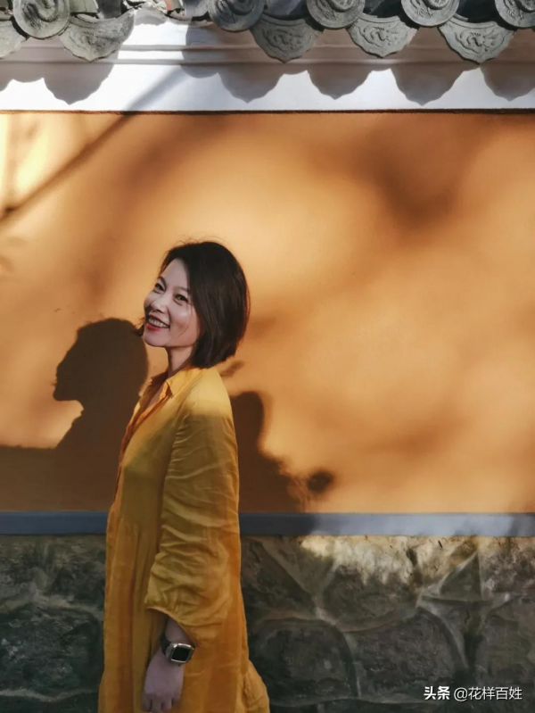 可帥可美，這個超會穿的50歲姐姐，讓我們看到女人該堅持一生的事