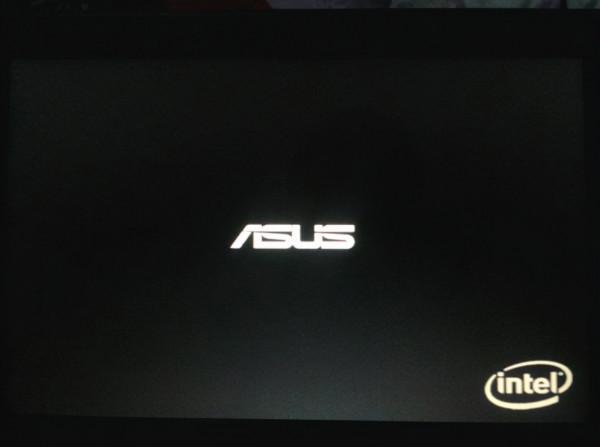 我們電腦維修店的大神，每次修電腦都說卡LOGO