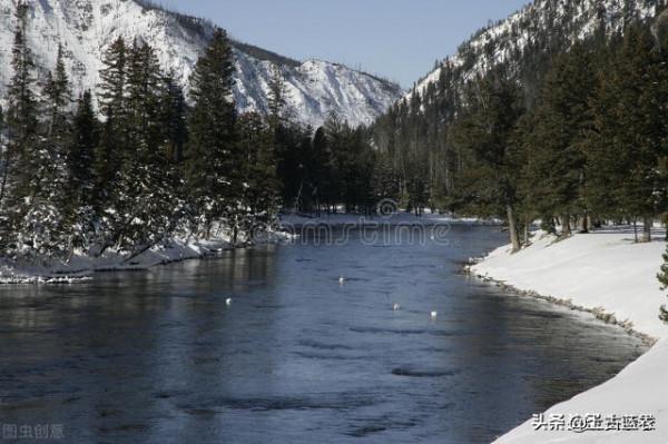 老年間一個禍害了小姑娘的惡人,被族規判了站樁 老年間一個禍害了小姑娘的惡人,被族規判了站樁