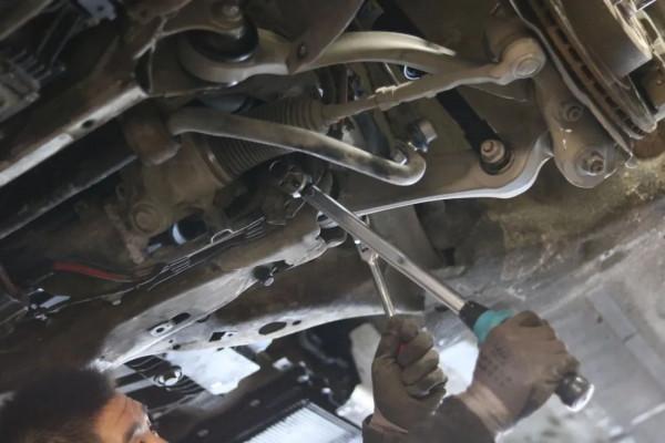 怪獸修車：翻新一輛13年的二手寶馬5系，耗時25天完美復活它