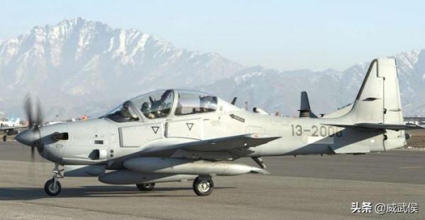 迪拜航展上兩大國產教練機，換了面板有點狠