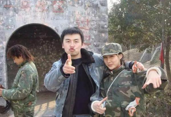 雷佳音：14歲因早戀輟學，與妻子裸婚，如何變成一線明星？