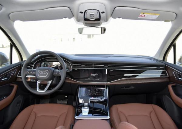 相比起寶馬X5和賓士GLE,奧迪Q7最大的亮點就是68.88萬起 相比起寶馬X5和賓士GLE,奧迪Q7最大的亮點就是68.88萬起