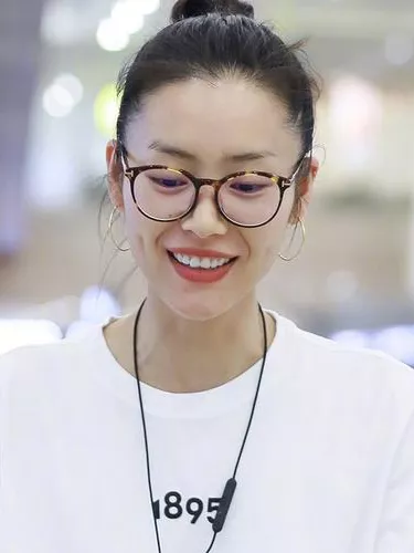 眼鏡封印顏值？掌握這些小技巧，反而能加分