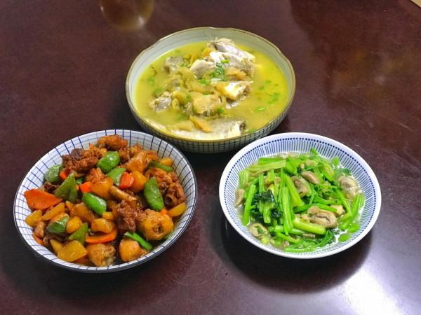 一家三口的晚餐，葷素3個家常菜，做法簡單，花錢不多吃得舒坦
