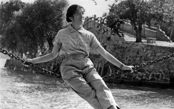 姚姚：母親多次婚變，男友自盡，兒子被迫送人，31歲帶著遺憾離世