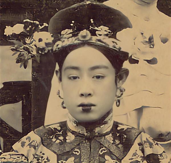 光緒二十九年福晉和格格集照