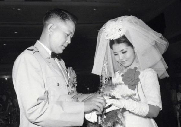 1965年,李顯斌駕機叛逃,得280萬獎金,26年後回鄉探親被捕 1965年,李顯斌駕機叛逃,得280萬獎金,26年後回鄉探親被捕